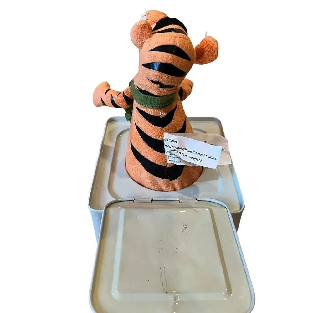 Rare 2010 Gemmy Disney Winnie the Pooh Tigger Jack in the Box Christmas